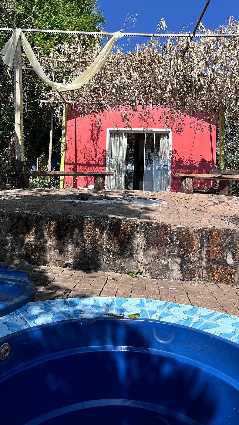 LIinda casa com pequena piscina em Capanema no Parana.