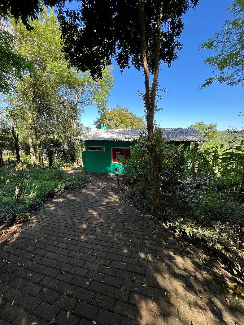 Linda casa no Pinheiro 17 km de Capanema com pequena piscina